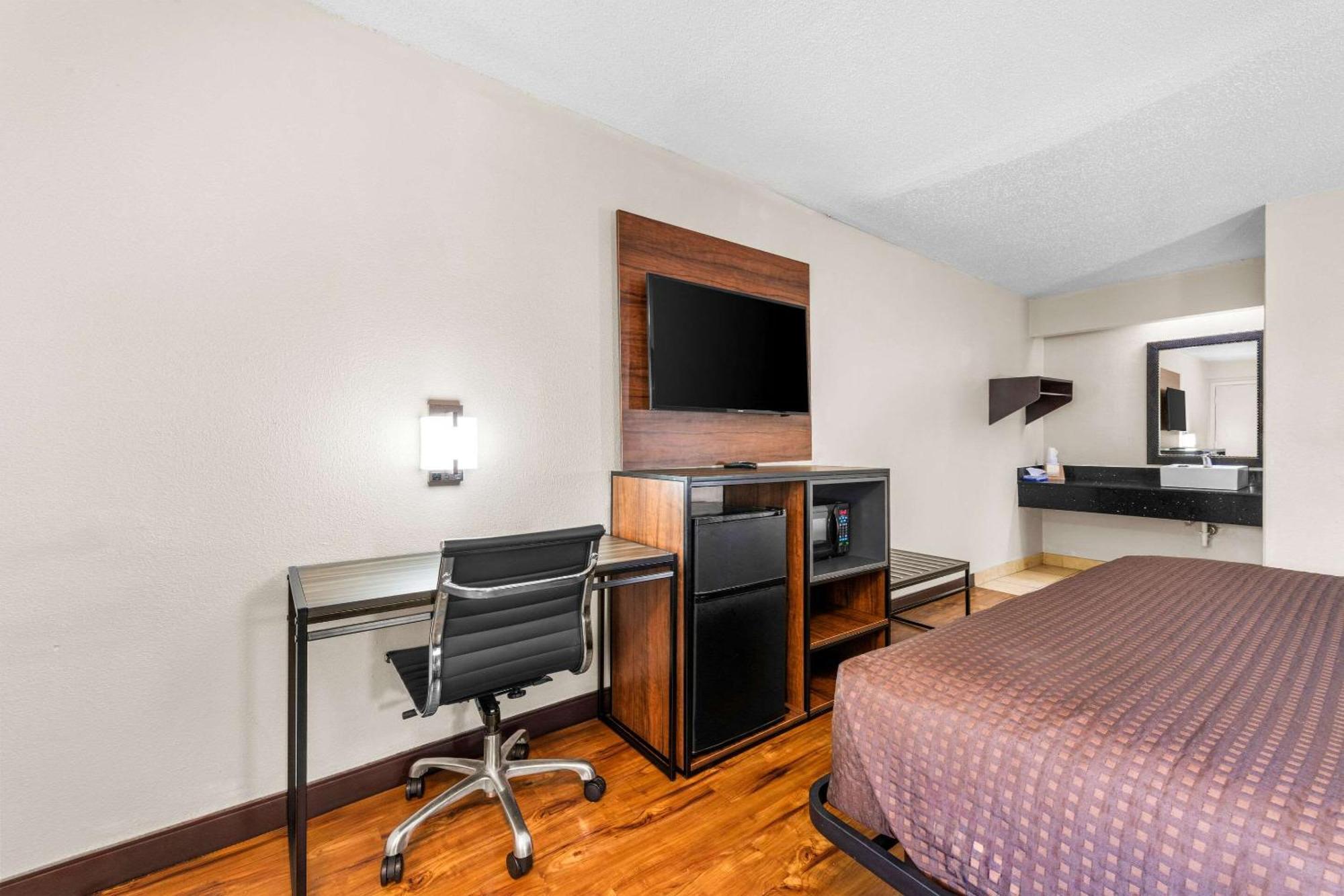 Econo Lodge Charlotte Airport Екстериор снимка