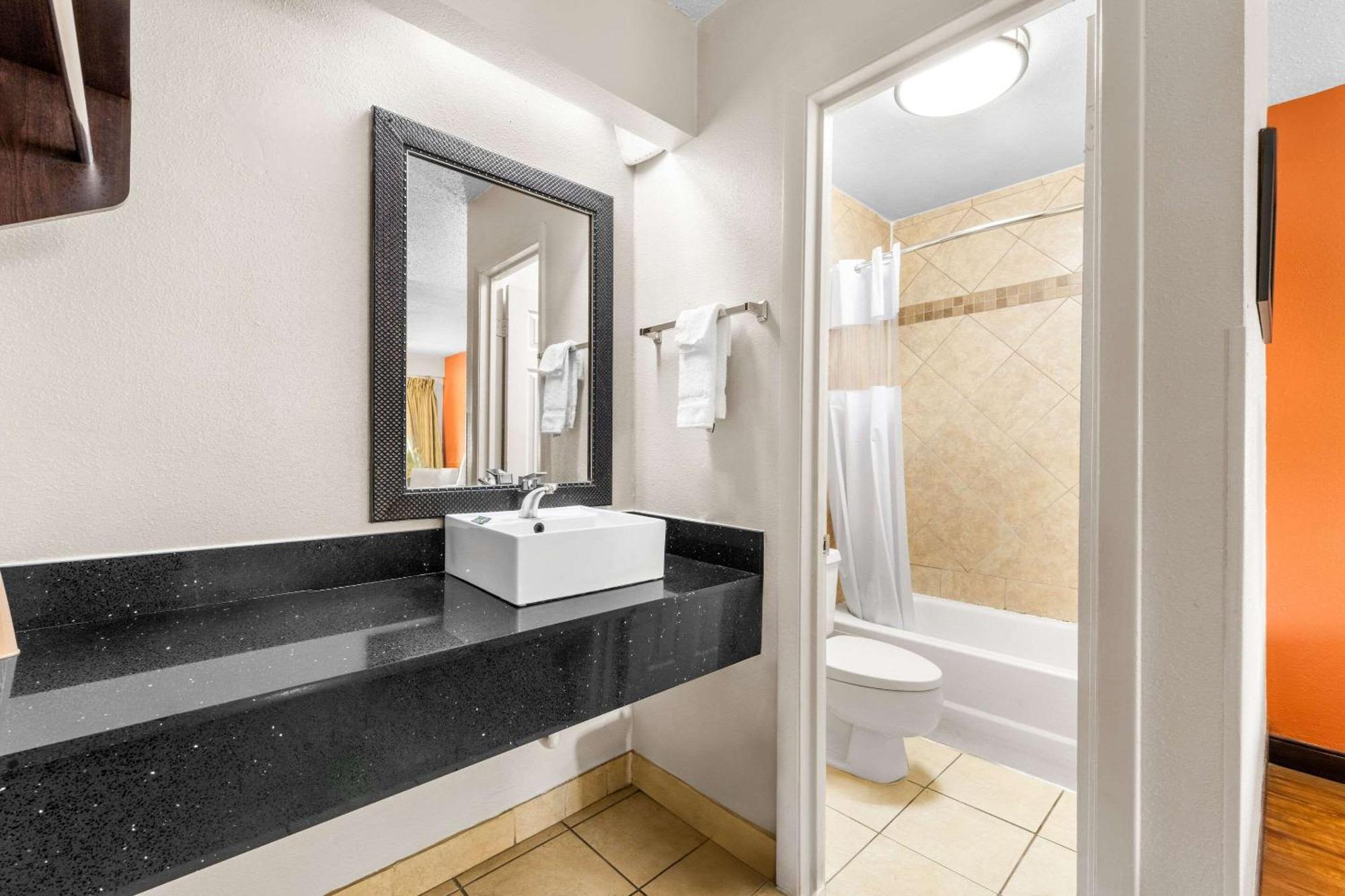 Econo Lodge Charlotte Airport Екстериор снимка